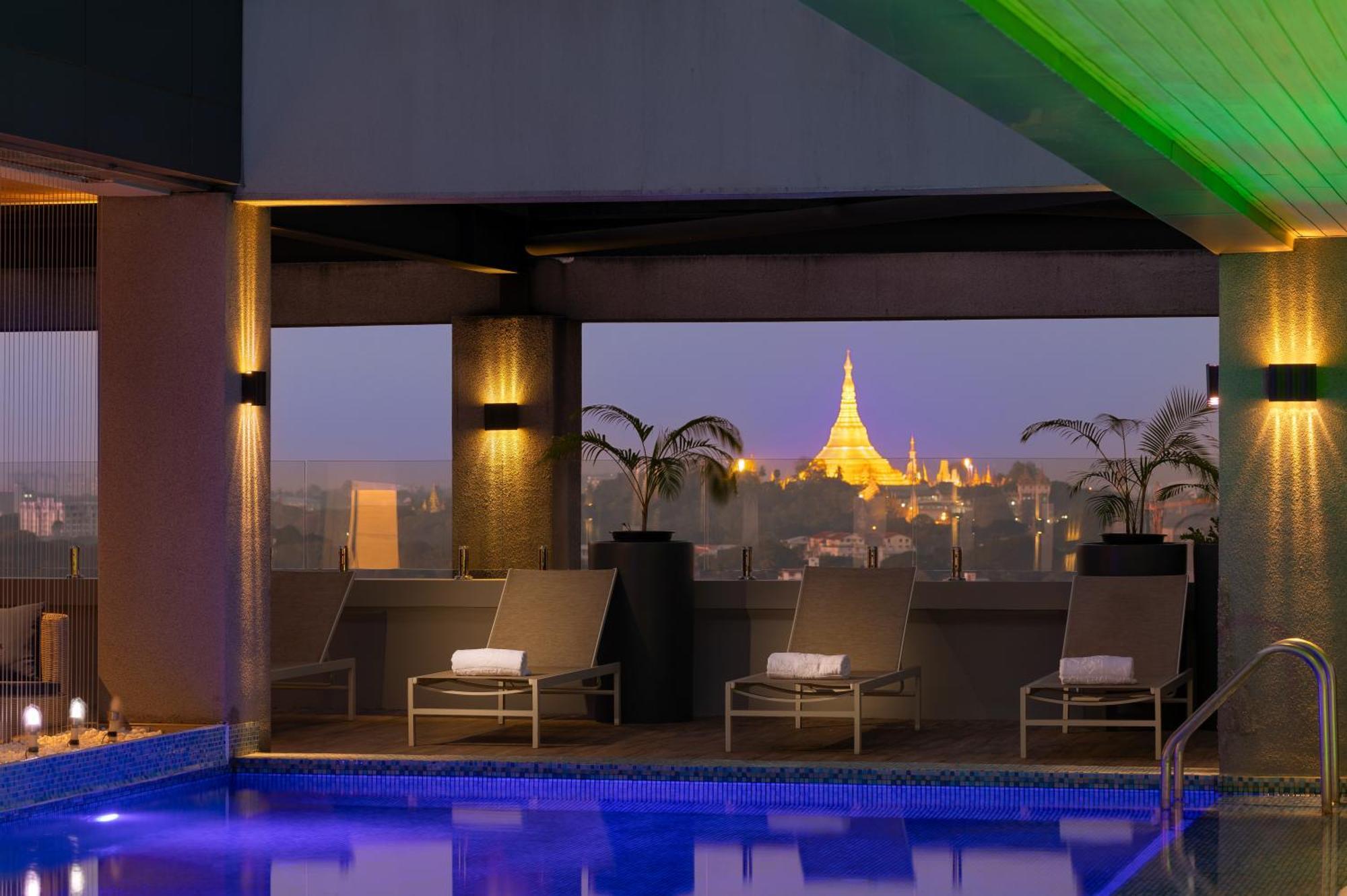 Yangon Thanlwin Hotel Екстер'єр фото