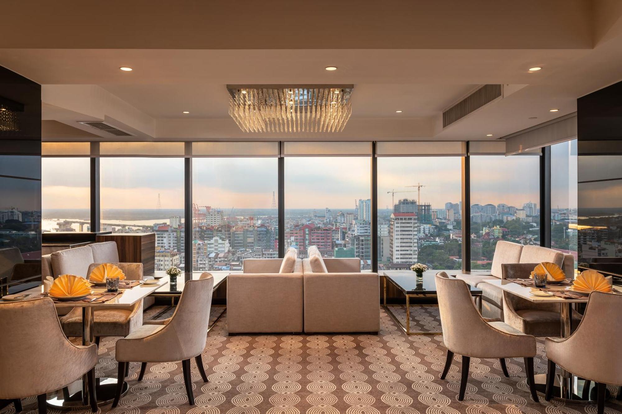 Yangon Thanlwin Hotel Екстер'єр фото
