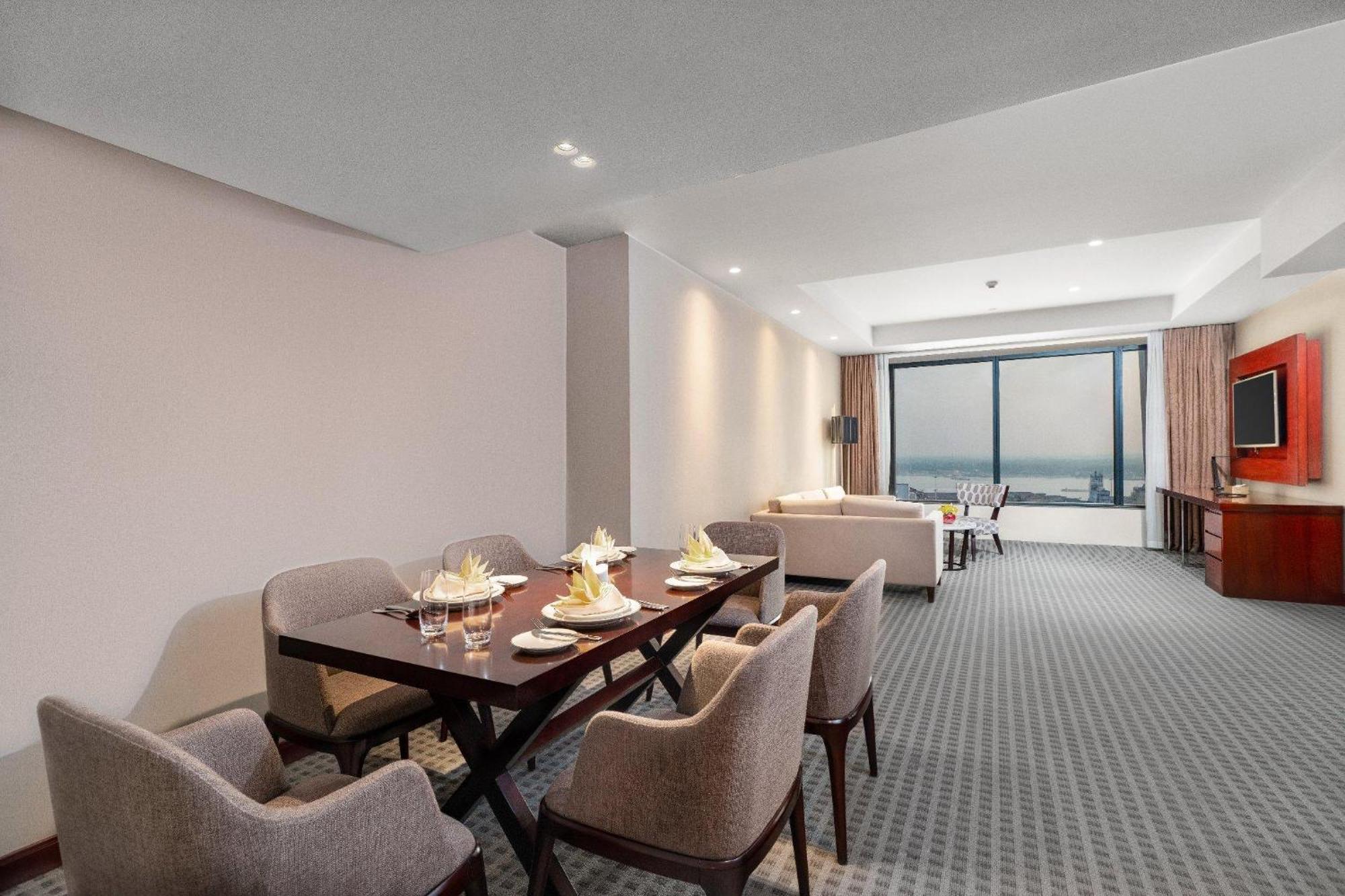 Yangon Thanlwin Hotel Екстер'єр фото